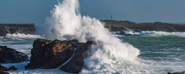 Vagues - côte sauvage © R. Laurent - OT Ile d'Yeu