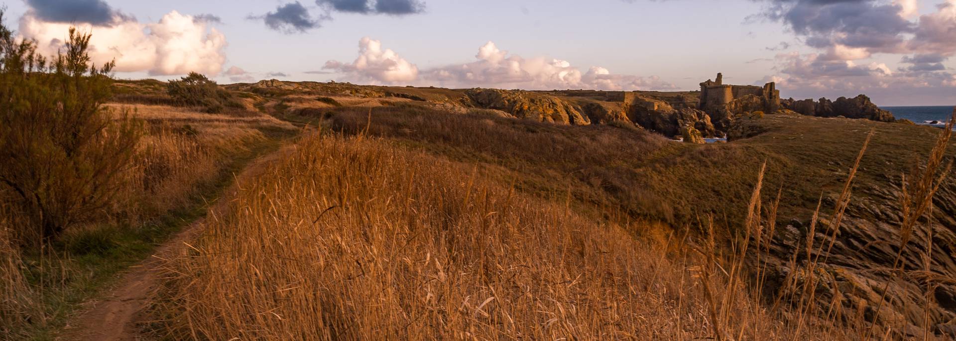 plaisir d'une balade à pied sur l'ile d'Yeu
