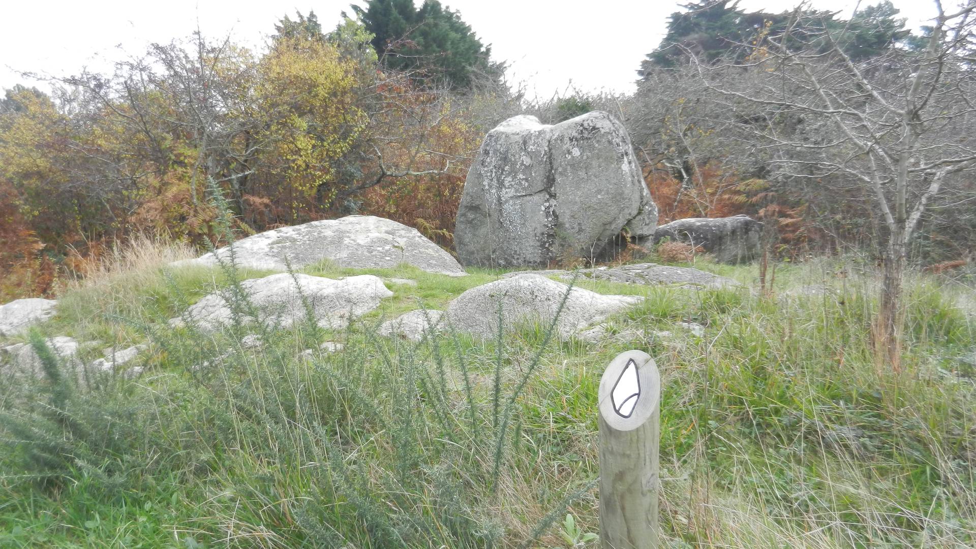siege de chargiroux, mégalithe,  ile yeu