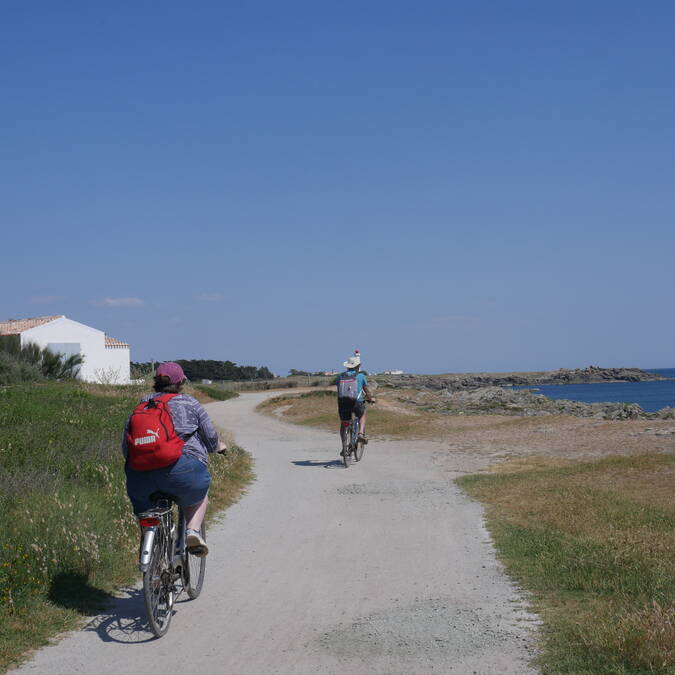 Chemin côtier à vélo sur l'ile d'Yeu à vélo